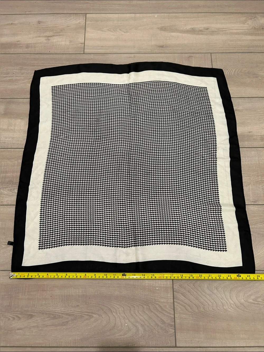 Classic Black & Ivory Houndstooth Neck Scarf